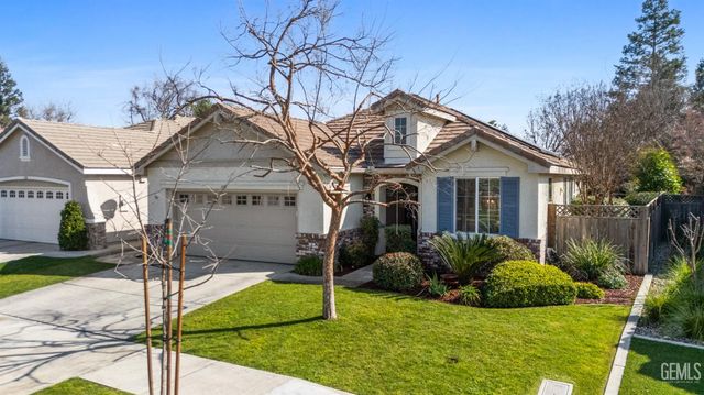 334 Hollyhill Drive, Bakersfield, CA 93312