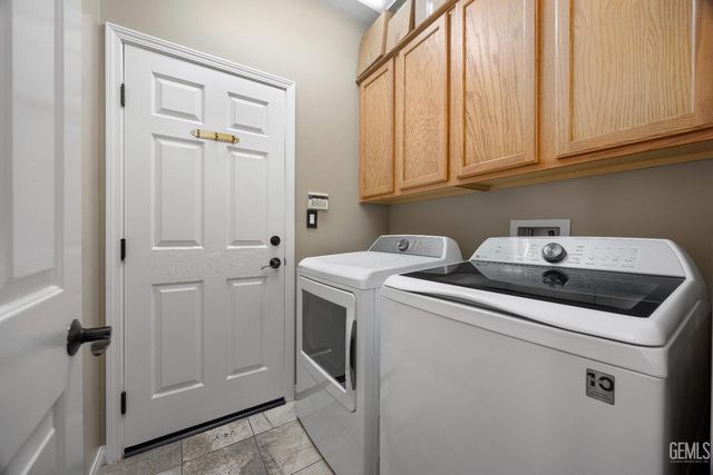 334 Hollyhill Drive, Bakersfield, CA 93312