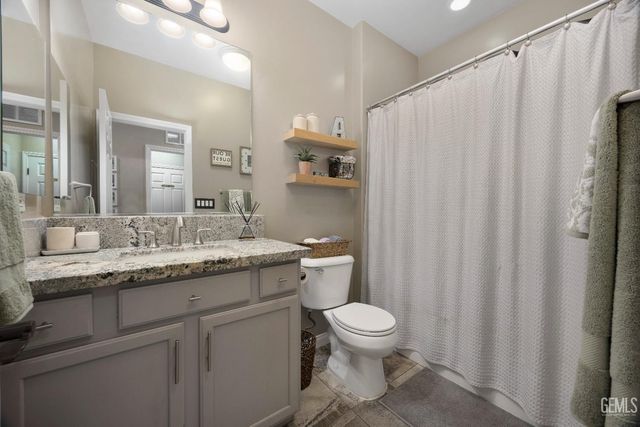 334 Hollyhill Drive, Bakersfield, CA 93312