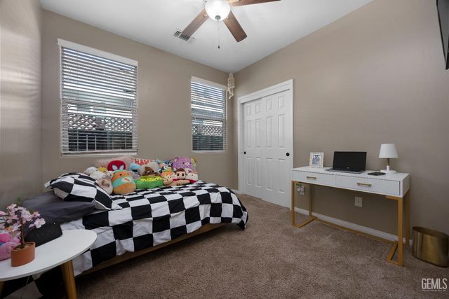 334 Hollyhill Drive, Bakersfield, CA 93312