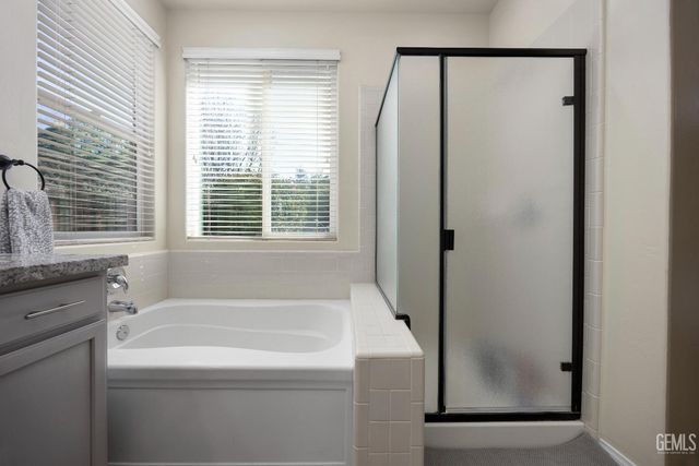 334 Hollyhill Drive, Bakersfield, CA 93312