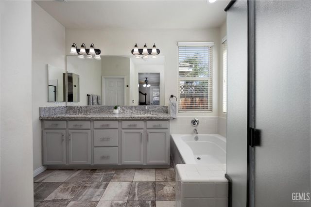 334 Hollyhill Drive, Bakersfield, CA 93312