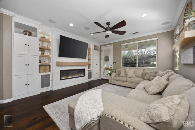 334 Hollyhill Drive, Bakersfield, CA 93312