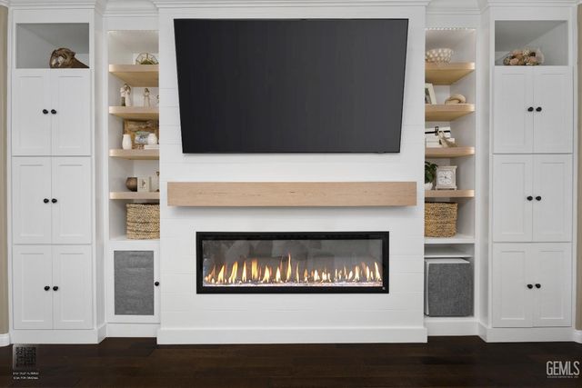 334 Hollyhill Drive, Bakersfield, CA 93312