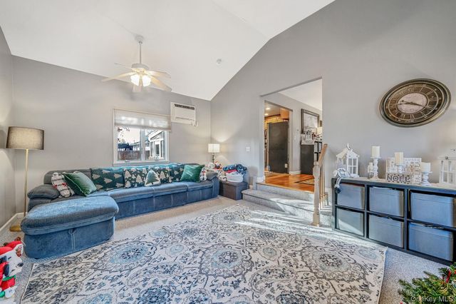 32 Rockledge Drive, Shirley, NY 11967