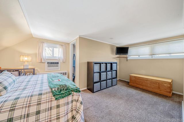 32 Rockledge Drive, Shirley, NY 11967