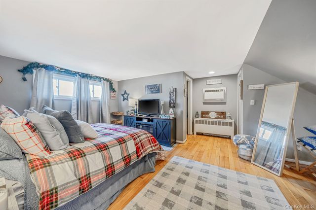 32 Rockledge Drive, Shirley, NY 11967