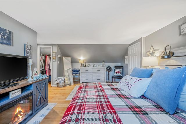 32 Rockledge Drive, Shirley, NY 11967