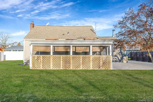 32 Rockledge Drive, Shirley, NY 11967