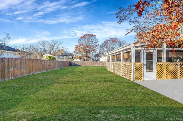 32 Rockledge Drive, Shirley, NY 11967