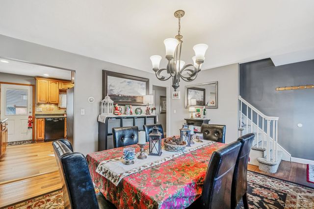 32 Rockledge Drive, Shirley, NY 11967