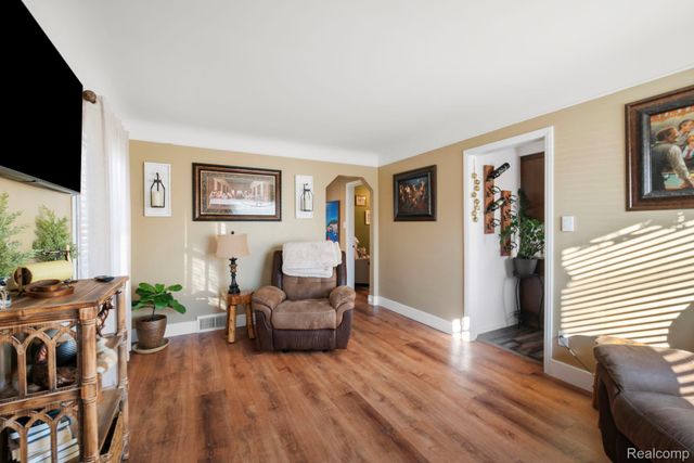 23021 California Street, St. Clair Shores, MI 48080