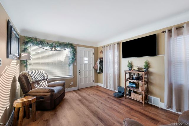 23021 California Street, St. Clair Shores, MI 48080