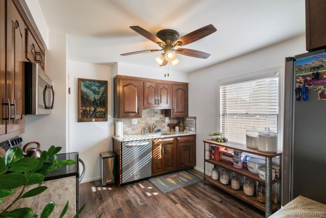 23021 California Street, St. Clair Shores, MI 48080