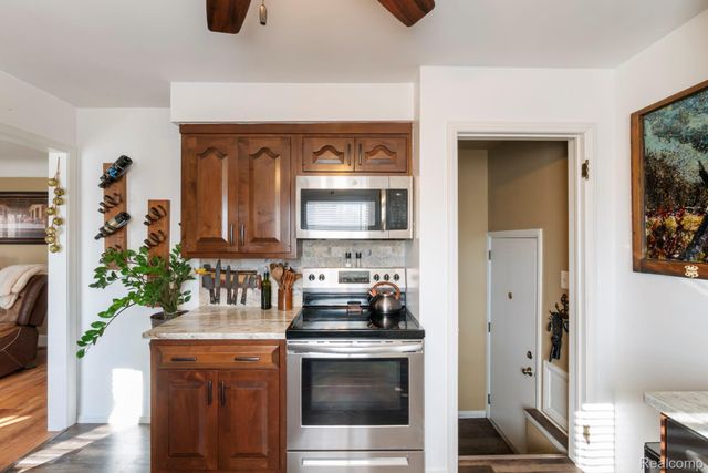 23021 California Street, St. Clair Shores, MI 48080