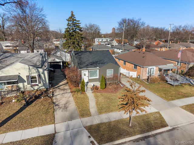 23021 California Street, St. Clair Shores, MI 48080