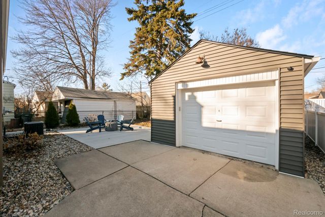 23021 California Street, St. Clair Shores, MI 48080