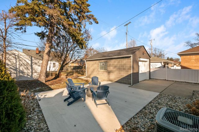 23021 California Street, St. Clair Shores, MI 48080