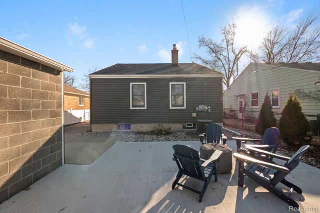 23021 California Street, St. Clair Shores, MI 48080