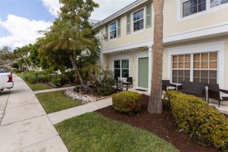 9925 NW 57th Mnr, Coral Springs, FL 33076