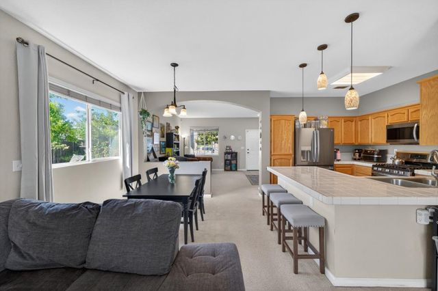 9244 Deddington Way, Sacramento, CA 95829