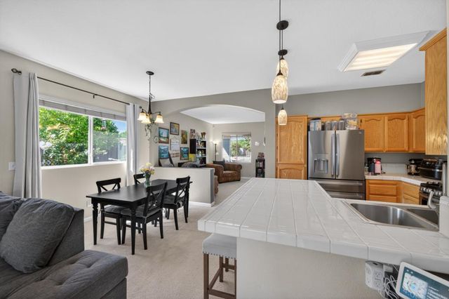 9244 Deddington Way, Sacramento, CA 95829