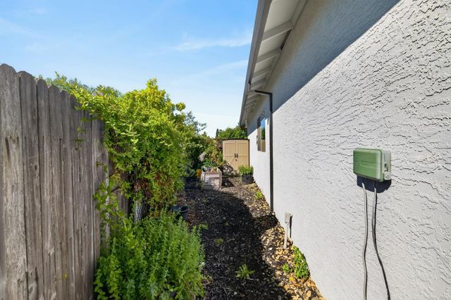 9244 Deddington Way, Sacramento, CA 95829