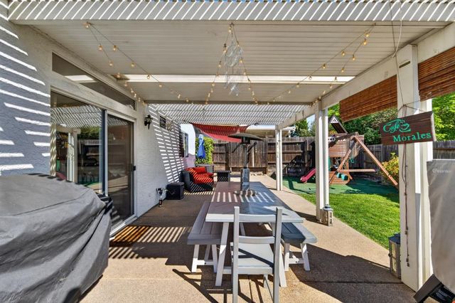 9244 Deddington Way, Sacramento, CA 95829