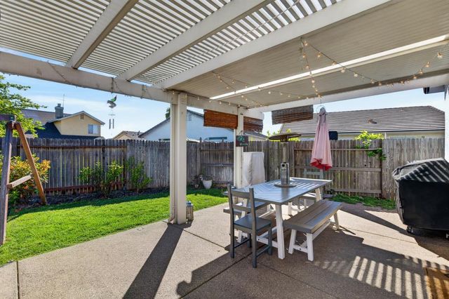 9244 Deddington Way, Sacramento, CA 95829