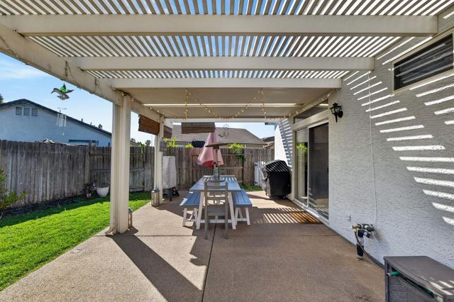 9244 Deddington Way, Sacramento, CA 95829