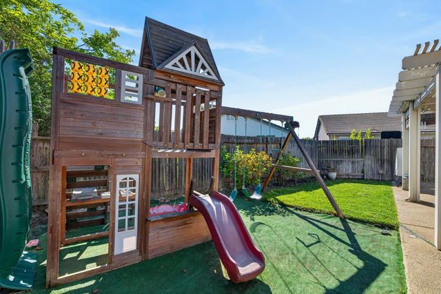 9244 Deddington Way, Sacramento, CA 95829