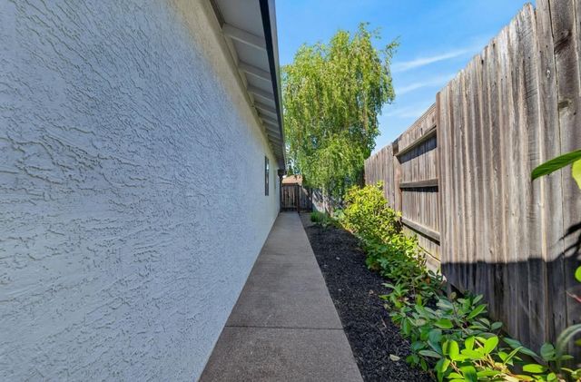 9244 Deddington Way, Sacramento, CA 95829