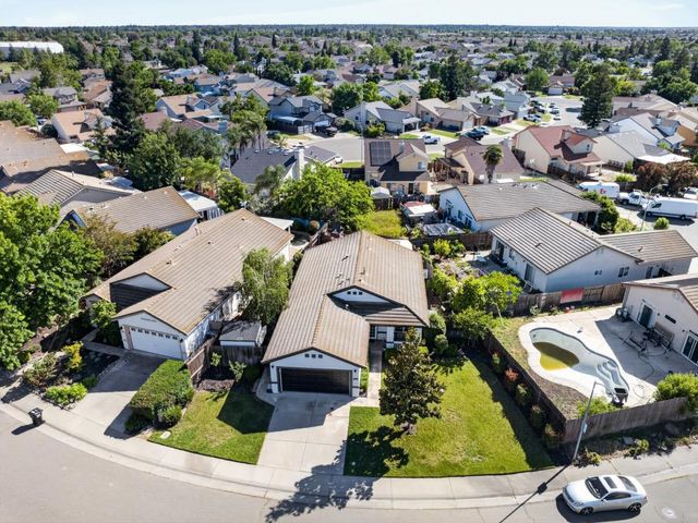 9244 Deddington Way, Sacramento, CA 95829