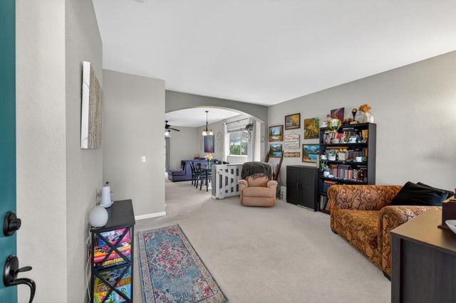 9244 Deddington Way, Sacramento, CA 95829