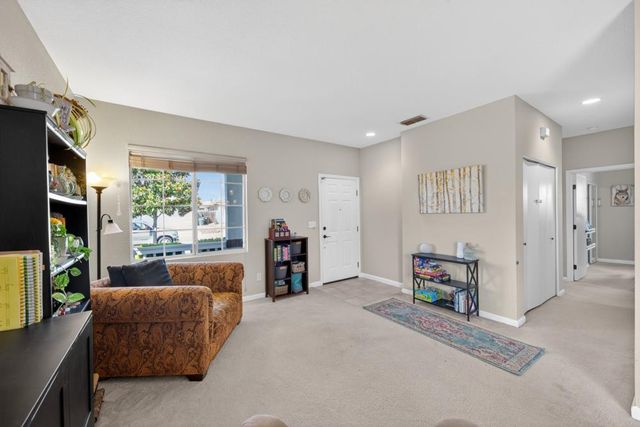9244 Deddington Way, Sacramento, CA 95829