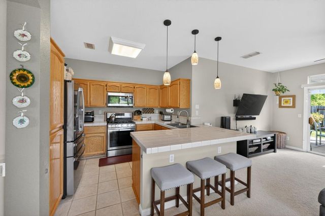9244 Deddington Way, Sacramento, CA 95829