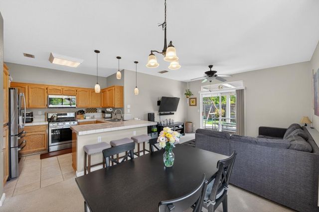 9244 Deddington Way, Sacramento, CA 95829