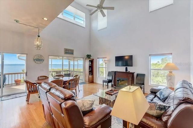 2424 BAY DRIVE, Bradenton, FL 34207
