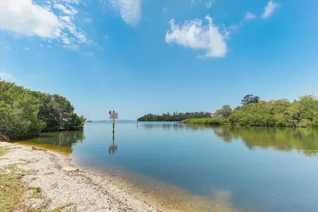 2424 BAY DRIVE, Bradenton, FL 34207