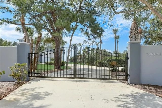2424 BAY DRIVE, Bradenton, FL 34207