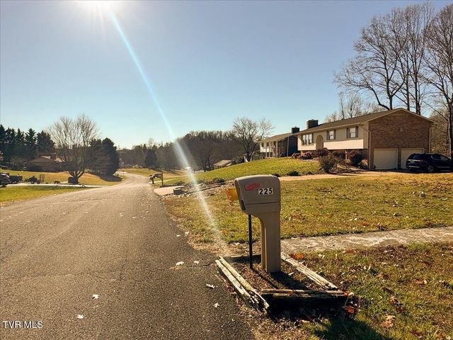 225 Mandan Road, Kingsport, TN 37664