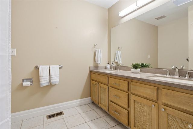 2677 E GRANDVIEW DR, Sandy, UT 84092
