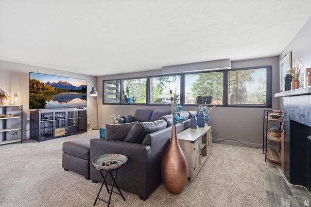 2677 E GRANDVIEW DR, Sandy, UT 84092