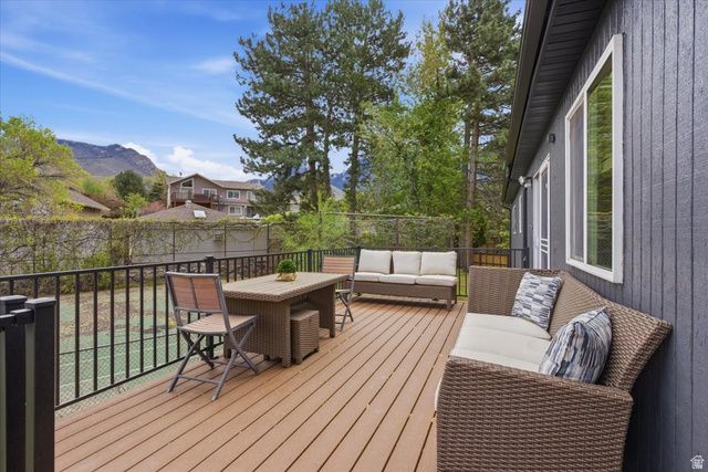 2677 E GRANDVIEW DR, Sandy, UT 84092