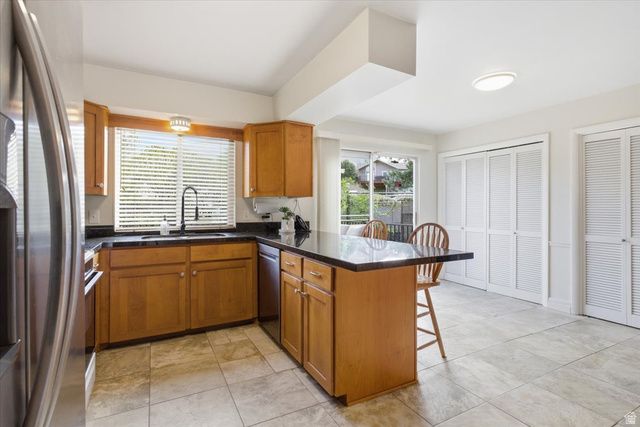 2677 E GRANDVIEW DR, Sandy, UT 84092