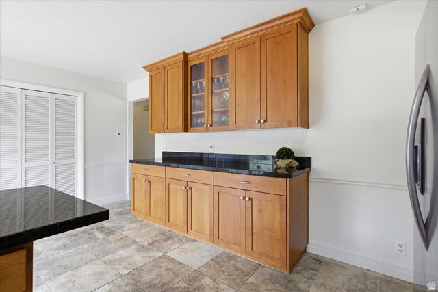 2677 E GRANDVIEW DR, Sandy, UT 84092