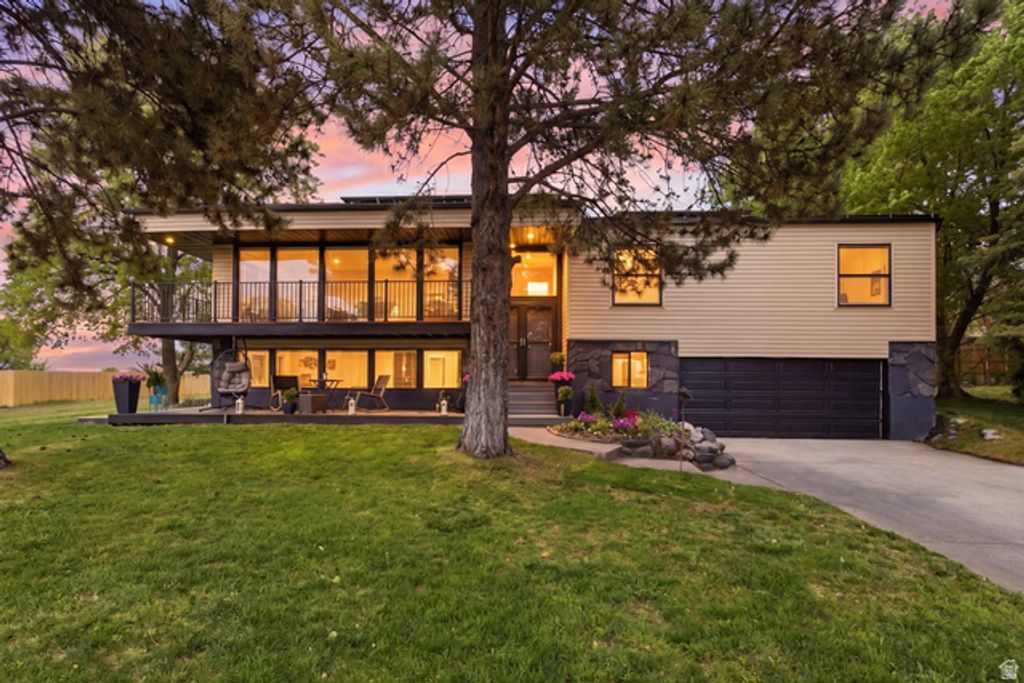 2677 E GRANDVIEW DR, Sandy, UT 84092