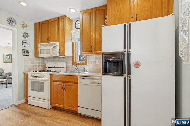 178 Cambridge Avenue, Saddle Brook, NJ 07663