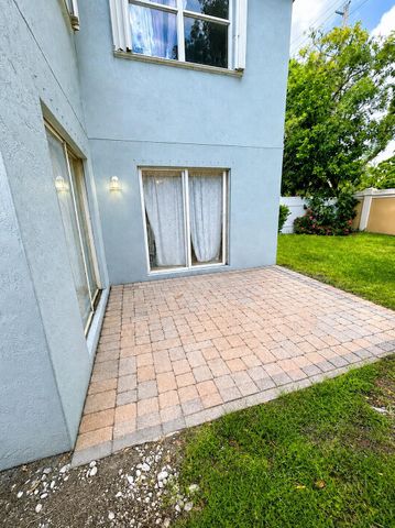 3331 Commodore Court, West Palm Beach, FL 33411