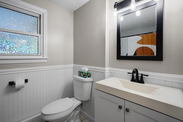 77 Quequechan Rd, Taunton, MA 02780